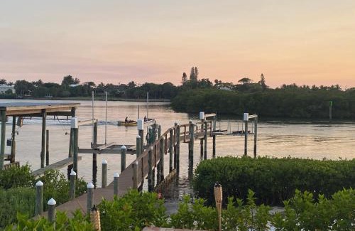 Sorrento Shores Villa | Paradise with a pool, pier and private beach area