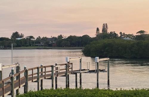 Sorrento Shores Villa | Paradise with a pool, pier and private beach area