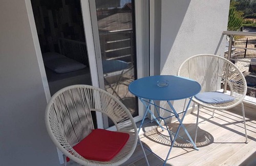 Ofrinion Maison | Paradiso Guest House