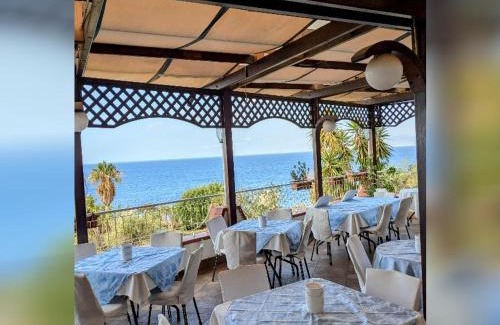 Motta San Giovanni Hôtel | PARADISO Hotel Ristorante