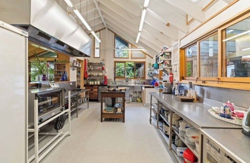Dangar Island Maison | PARADISO on Dangar island. Peak of the Hill. Resort treetop style vibes