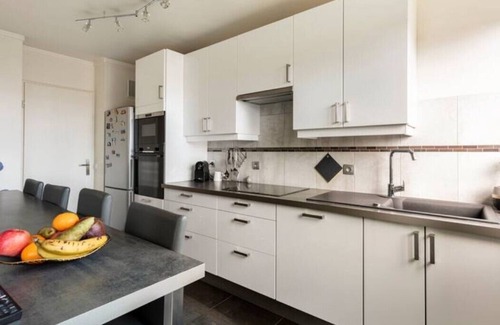 Levallois-Perret Appartement | Paris-Levallois grand appartement 4*: 2 chamb. asc, parking privé près metro/bus
