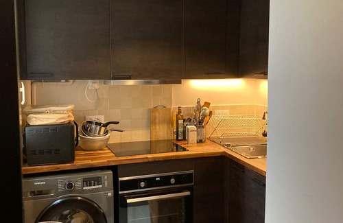 Villejuif Appartement | Paris Retreat, Work, Dream, Repeat!