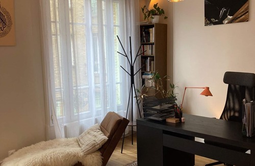 Villejuif Appartement | Paris Retreat, Work, Dream, Repeat!