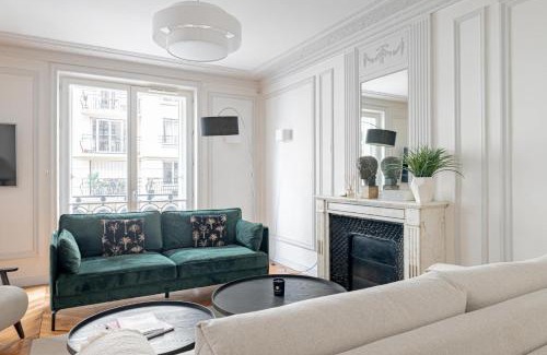 16th Arrondissement Appartement | Parisian Elegance 2 Bedr in the 16th