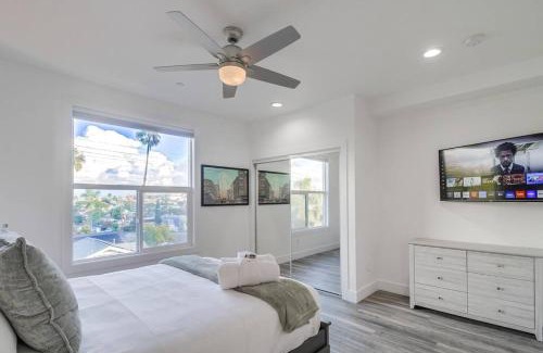 University Heights Appartement | Park Blvd Paradise 304 New construction, king bed!