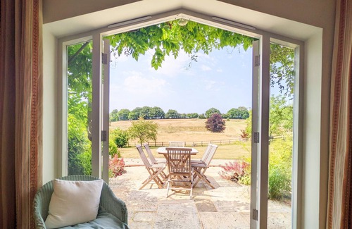 East Meon Cottage | Park Cottage, Bordean - sleeps 3 guests in 2 bedrooms