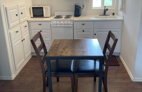 Hagerman Appartement | Park-like setting near river, trails, hot springs and so much more!