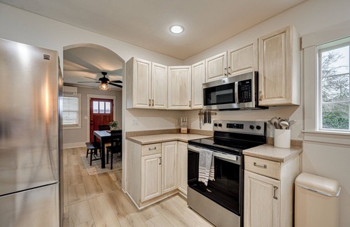 Meadow Glade Autre | Park like setting and fenced, 3 bed 2.5 bath updated 1920 farmhouse-Covered Deck