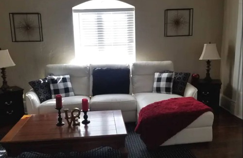 Shawnee Maison | Park Place Victorian charming delightful cozy home
