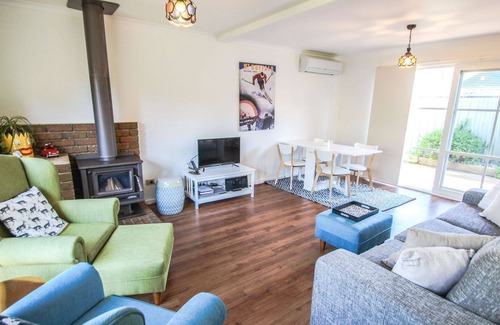 Bright Villa | Park Street Retreat: Cosy et coloré