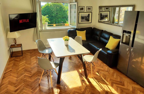 Vysehrad Copropriété | Park view/Netflix/Balcony/Coffee/Breakfast/Board Games/Books