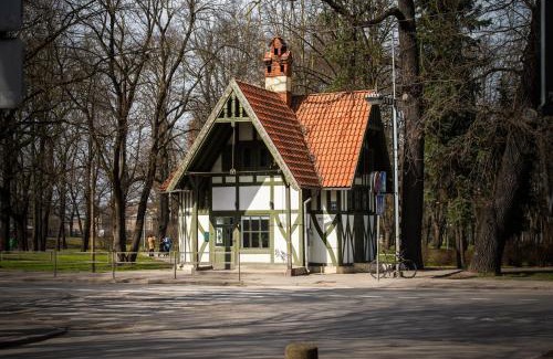 Centrs Appartement | PARKA NAMIŅŠ - 2 stāvu namiņš Viesturdārzā pērļu medniekiem!