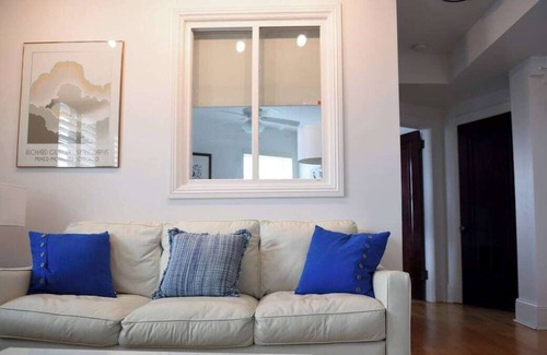 Bloomfield Appartement | ♥Parking★ 5★ Location ♛King Bed♥West Penn Hospita