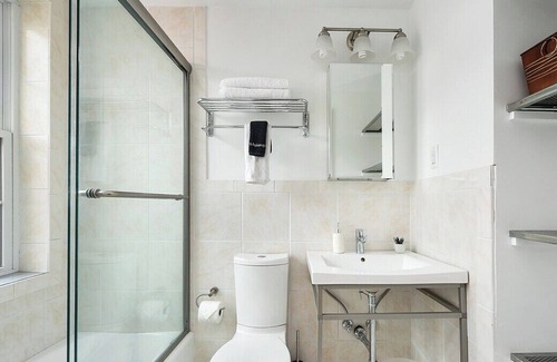 Bloomfield Appartement | ♥Parking~5★Location♛Queen Bed♥West Penn♥10min DT★