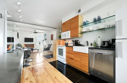 Bloomfield Appartement | ♥Parking~5★Location♛Queen Bed♥West Penn♥10min DT★Elevator- Cental Location