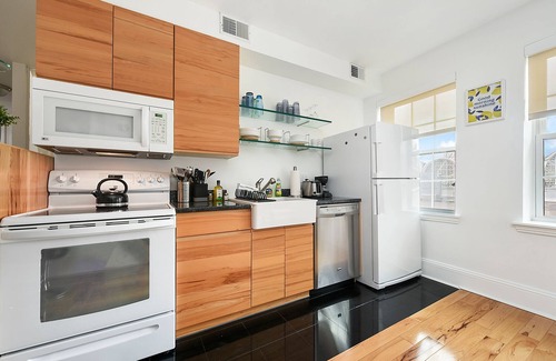 Bloomfield Appartement | ♥Parking~5★Location♛Queen Bed♥West Penn♥10min DT★Elevator- Cental Location