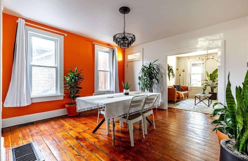 Italian Village Maison | Parking - Convention - Short North - King Bed