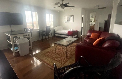 Bloomfield Appartement | ~Parking~ Elevator ~West Penn~ Centrally Located
