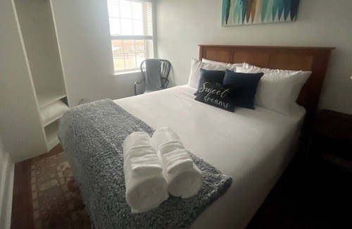 Bloomfield Appartement | ~Parking~ Elevator ~West Penn~ Centrally Located
