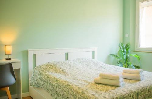 Trets Appartement | Parking gratuit à 3 min à pied, Clim, Laverie, Fibre, proche de Rousset, zone d'activités et domaines pour Mariages