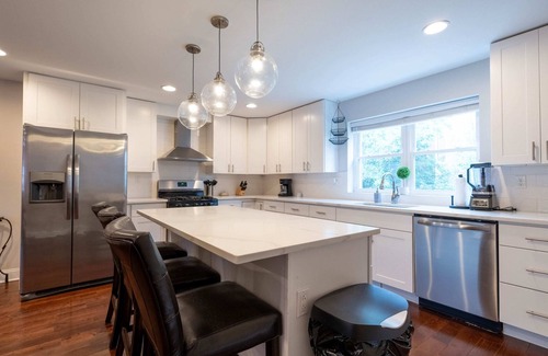Fitler Square Maison | Stylish 3BR w Pool Table & Garage