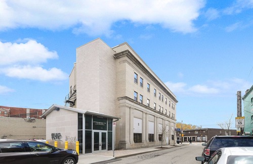Bloomfield Appartement | Parking~West Penn~Queen Bed~Elevator~Central Location~ 10 Min to DT~ Wifi