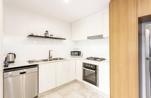 Mirrabooka Appartement | Perfect for families across the road from park. Free WIFI and parking