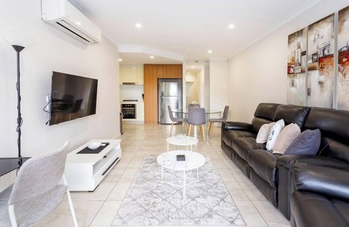 Mirrabooka Appartement | Perfect for families across the road from park. Free WIFI and parking