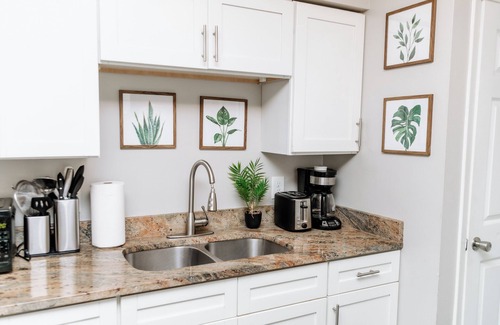 East Memphis Maison | Parkside | Comfy King Beds Near Broad Ave & Overton Park