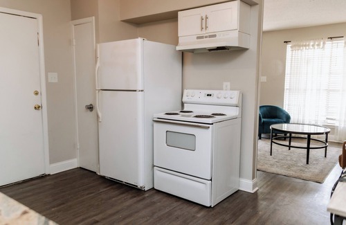 East Memphis Maison | Parkside | Comfy King Beds Near Broad Ave & Overton Park