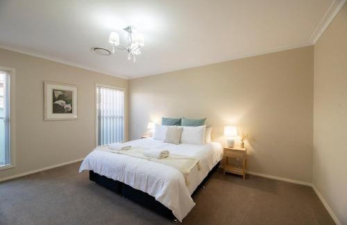 Dubbo Maison | Parkside Getaway - Pool, Family Entertainer