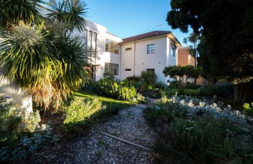 Parkville Appartement | Parkside Hideaway - Beautiful Art Deco near Zoo