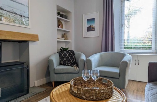 Carnoustie Maison | Parkview Cottage - Lovely home with cosy fireplace