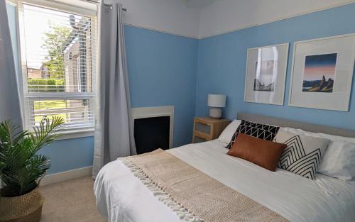 Carnoustie Maison | Parkview Cottage - Lovely home with cosy fireplace