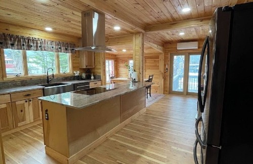 Inlet Cabine | Northern Lights Lodge - A charming waterfront lodge in the heart of Inlet