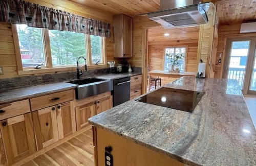 Inlet Cabine | Northern Lights Lodge - A charming waterfront lodge in the heart of Inlet