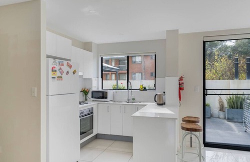 Parramatta Appartement | Parramatta Gem 2BR 2BA with Private Outdoor Space