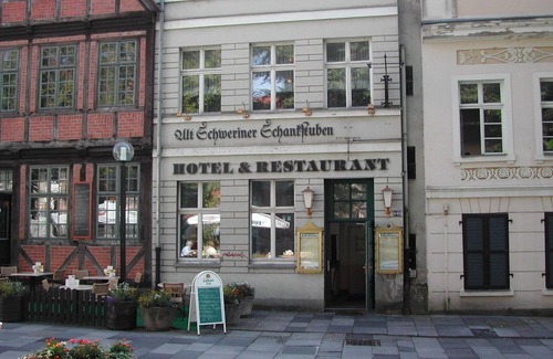 Schwerin Appartement | Parrot in the old town of Schwerin - ABC569
