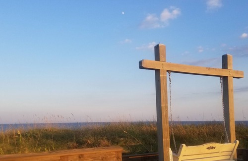 North Carolina Coast Copropriété | Joli condo propre au 1er étage. En face de la plage. 2 pâtés de maisons de la jetée