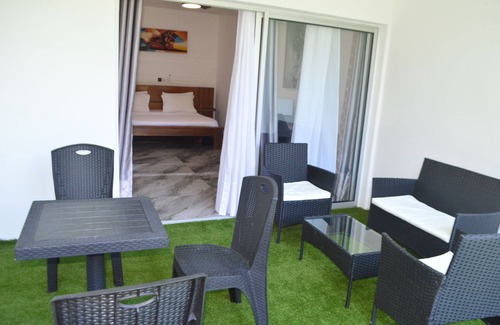 Kribi Hôtel | Suite jacuzzi vue mer partielle