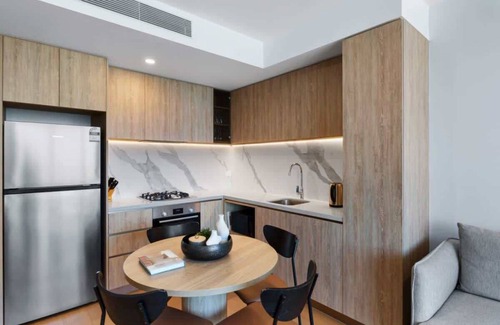 Broadbeach Appartement | Partial Spectacular Ocean View NEW 2BR *Pool/Gym*