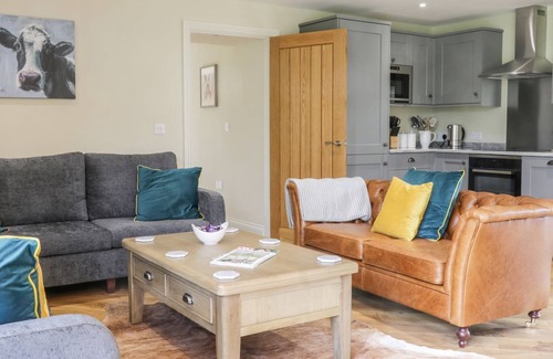 Mappleton Maison | PARTRIDGE PLACE, pet friendly, with hot tub in Burton Pidsea