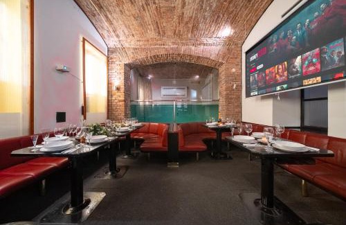 Smichov Appartement | Party ClubHouse with Bar, Panoramic Pool & Sauna