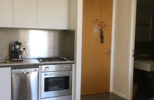 St Kilda Appartement | Pasadena Top Floor 1BR w balcon + WiFi gratuit + parking