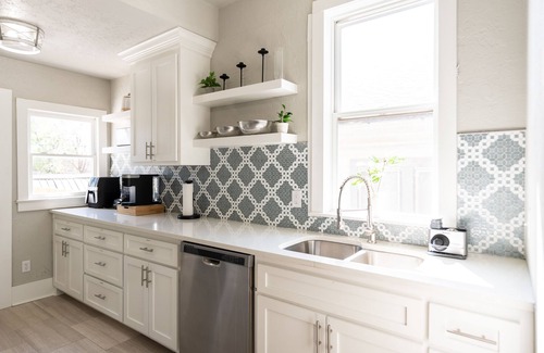 Central Oklahoma City Villa | PASEO / PLAZA District🚶‍♀️ | 30TH ST & Classen Blvd | Central ⚡| Dog Friendly🐶
