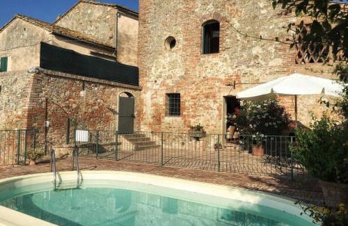San Giovanni d'Asso Villa | Pasqui Villas La Capanna accogliente casa in paese con vista piscina WiFi