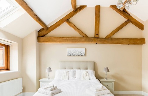 Ardens Grafton Maison | Pass the Keys | Spacious Country Cottage Hot Tub