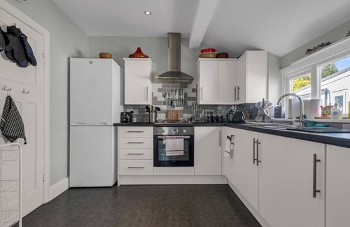 Birchington Maison | Pass the Keys | Little Haven, A stunning Bungalow in Minnis Bay