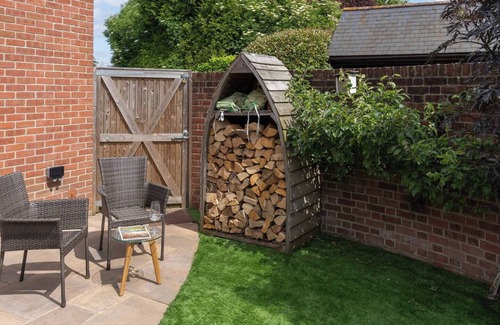 Little Kimble Maison | Pass the Keys | Cute & Cosy Cottage | Chilterns
